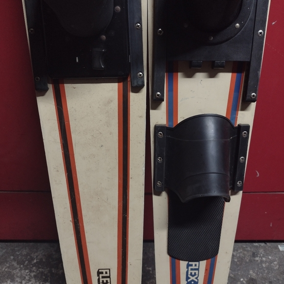 Conley water skis 250 - Picture 1 of 10